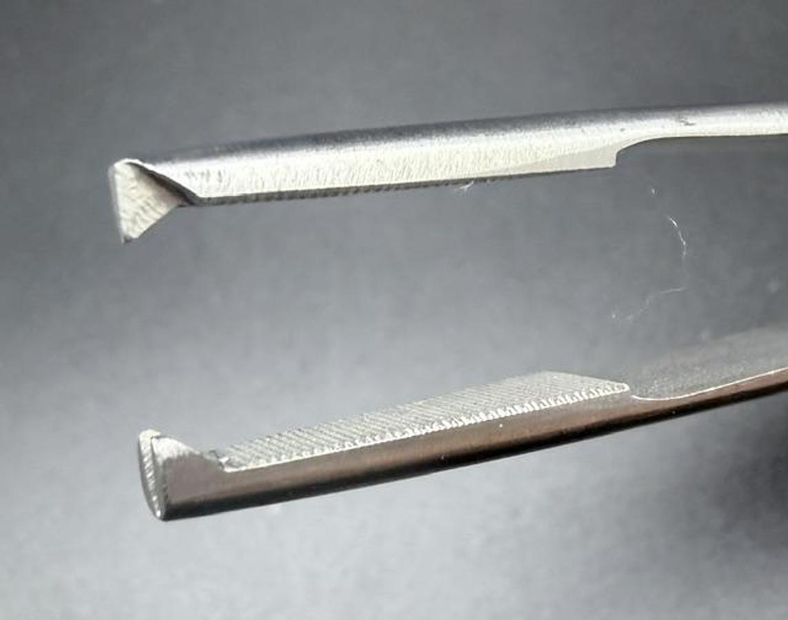 Used STERIS CORPORATION SU2542 Bonney Tissue Forceps