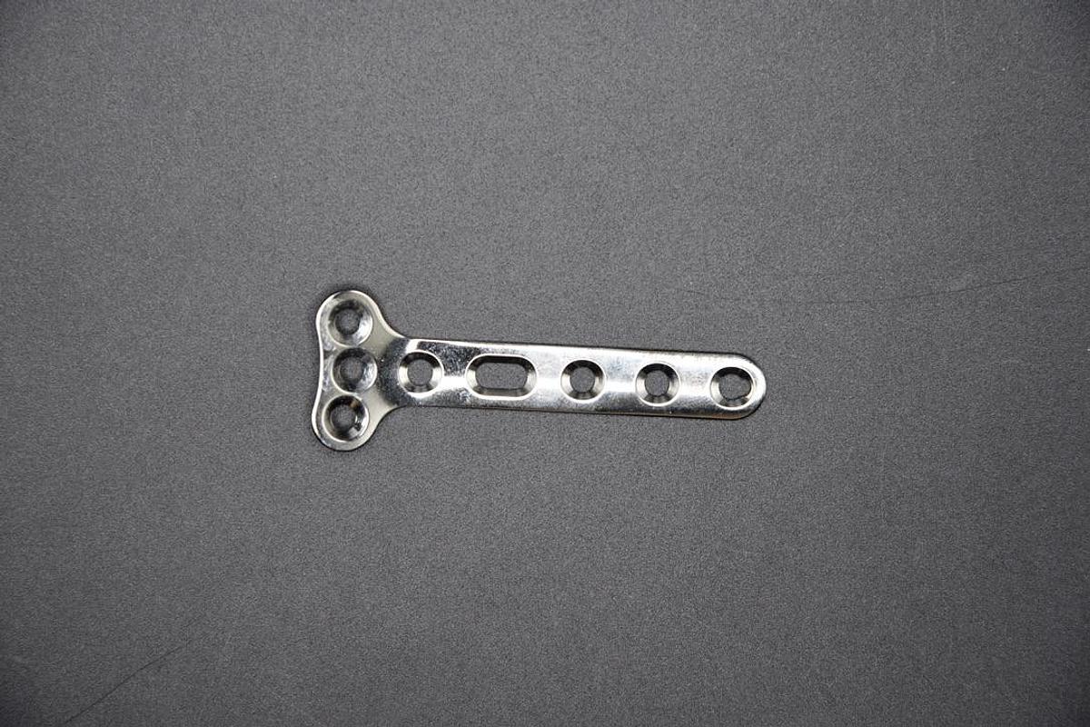 Used Synthes 3.5mm Right Angled 241.15