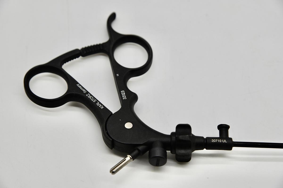 Used Storz 33123 Clickline Plastic Handle w/ Hemostat Ratchet and 31310UL Forceps Insert