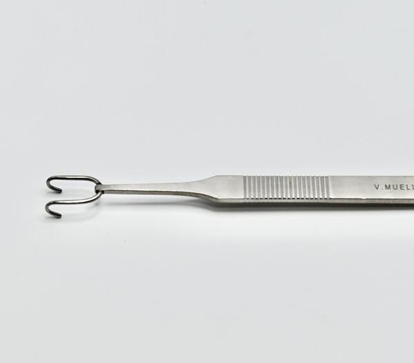 Used V Mueller RH1210 Neivert Retractor, Double Ended, 8‐1/2"