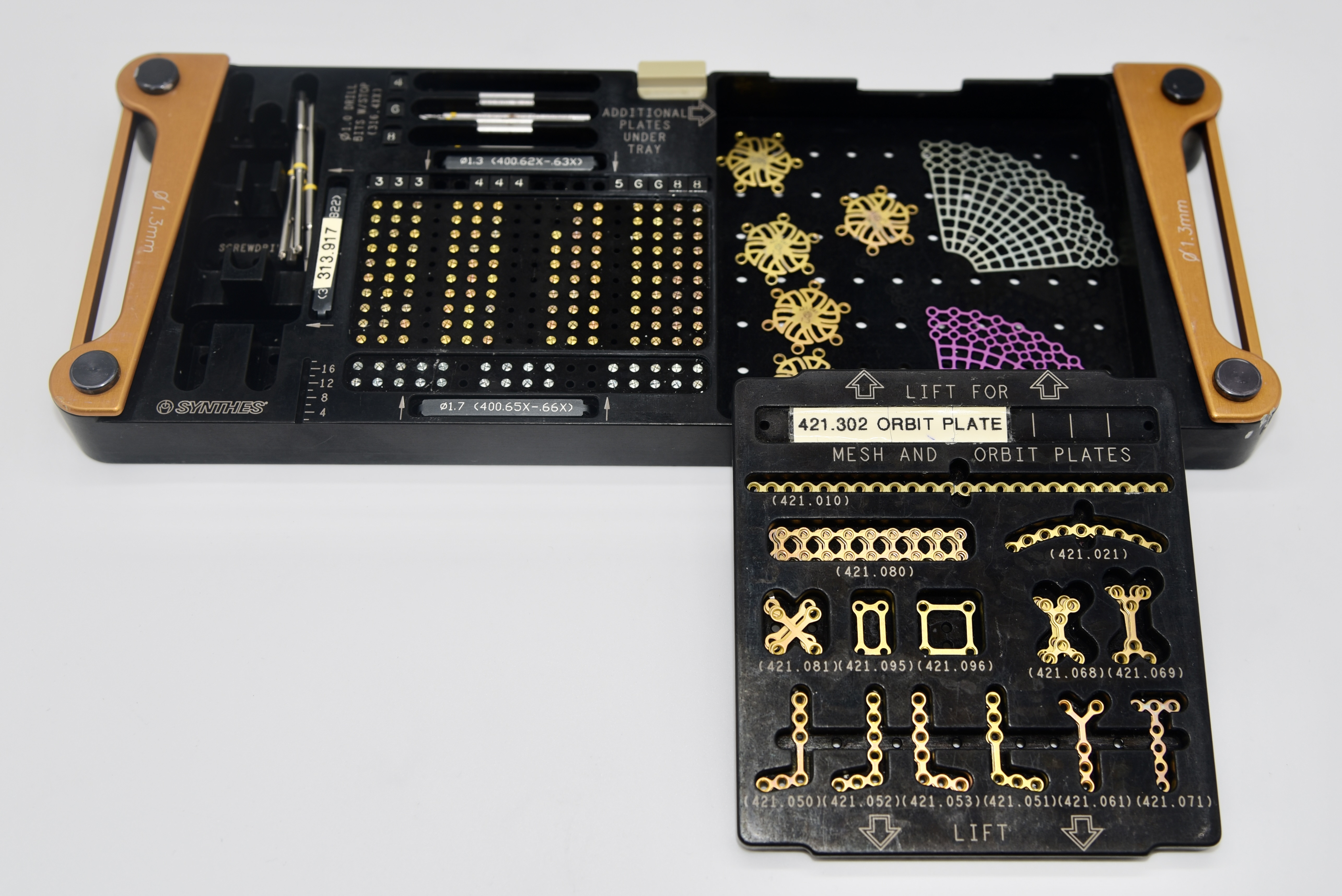 Used SYNTHES CRANIOFACIAL 1.3MM PLATING SYSTEM AND LOW PROFILE PLATING SYSTEM INSTRUMENT SET