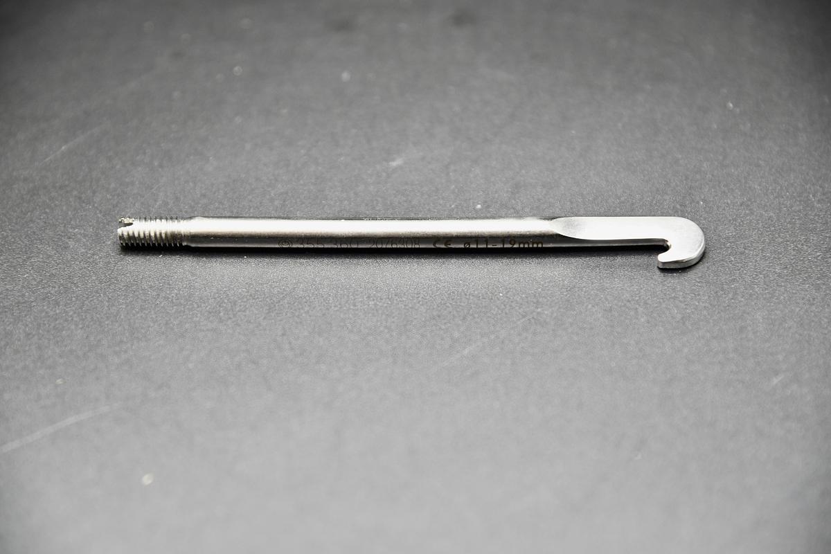 Used SYNTHES 355.36 EXTRACTION HOOK, THREADED, FOR 11 MM DIA AND LARGE NAILS