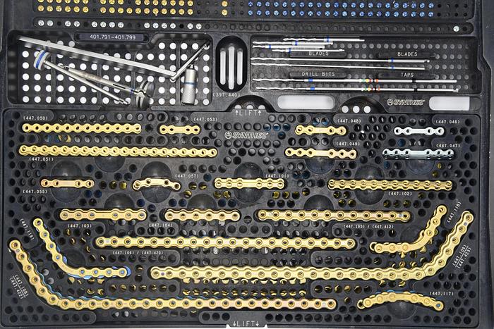 Used SYNTHES ,AMDIBLE 2.0MM MADIBLE LOCKING PLATE INSTRUMENT SET 
