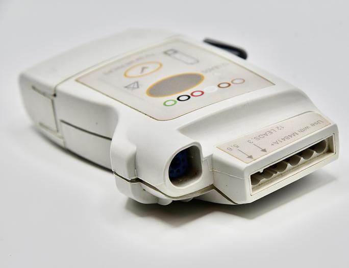 Used PHILIPS TELEMETRY TRANSMITTER 12 LEADS, USE WITH M4841A+