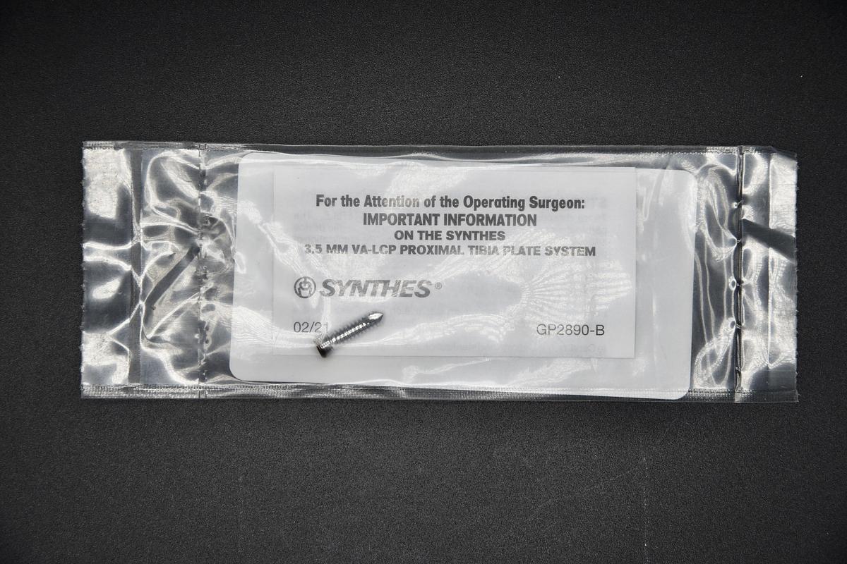 02.127.114: Synthes 3.5 mm VARIABLE ANGLE LOCKING SCREW/SLF-TPNG/STRDRV/14 mm