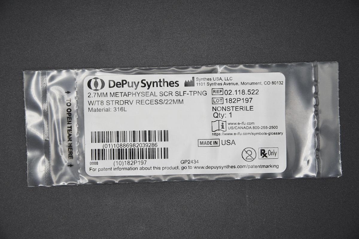 02.118.522: SYNTHES 2.7 mm METAPHYSEAL SCR SLF-TPNG W/T8 STRDRV RECESS/22MM