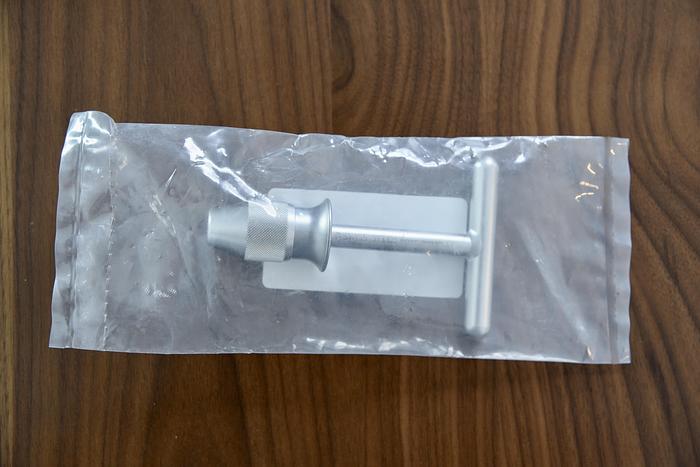 DEPUY SYNTHES 393.105 SMALL UNIVERSAL CHUCK WITH T-HANDLE