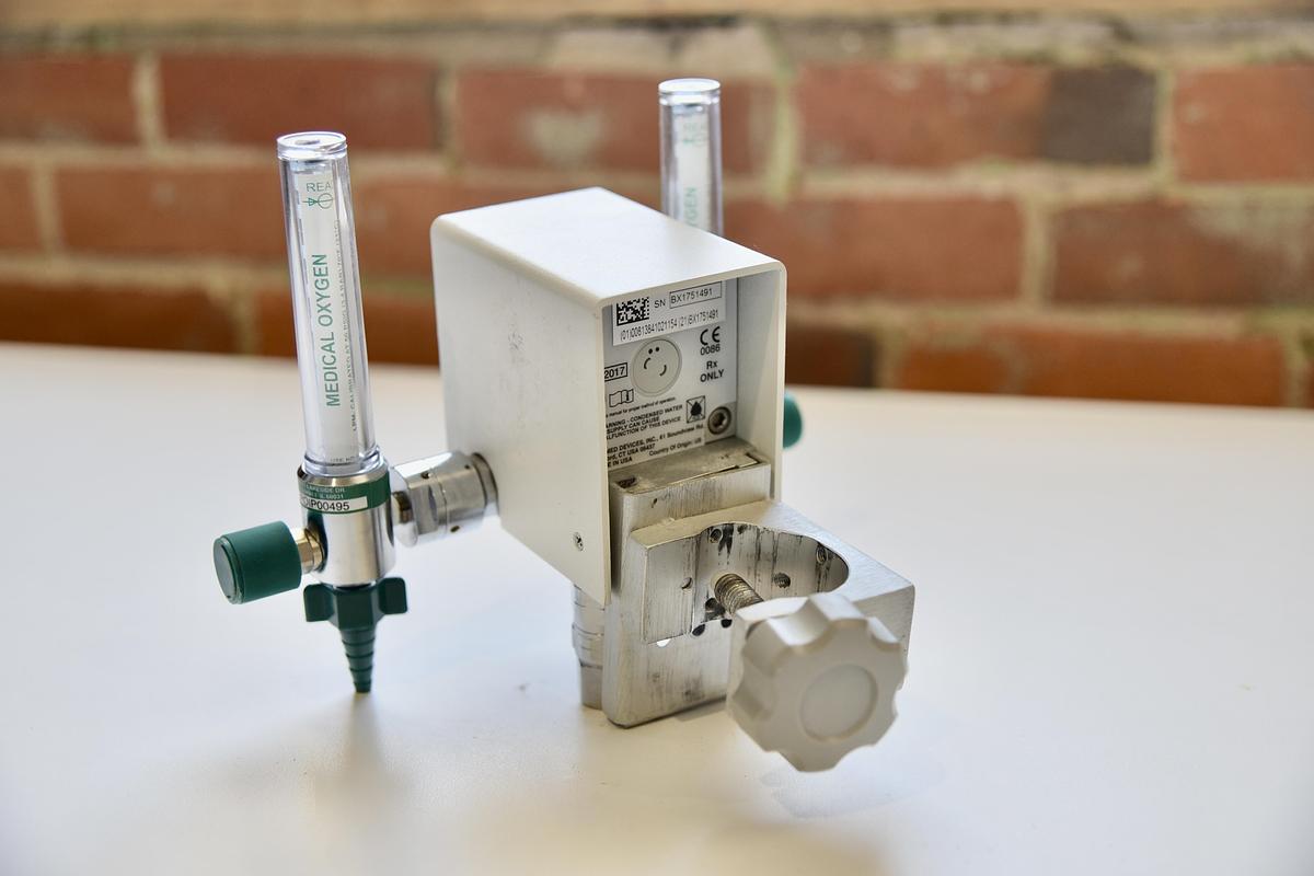 Used Bio-Med Devices 2003FF15B Air/Oxygen Blender Low Flow with Flowmeters