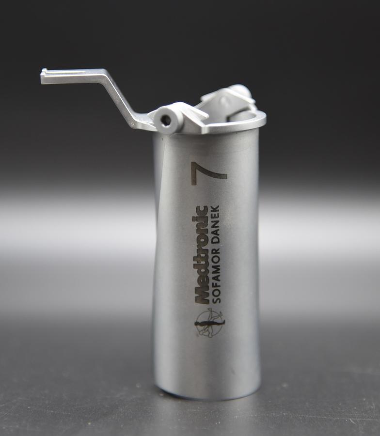 Used MEDTRONIC 9560768 METRx 25mm × 70mm Expanding Retractor Instrument