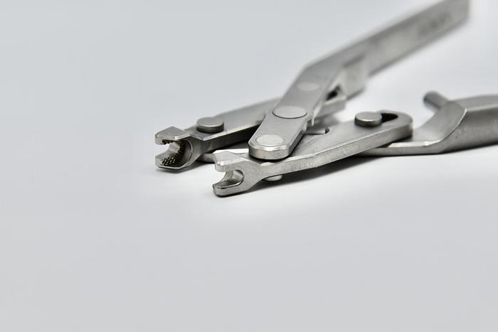 Used AMS 10MC04 Surgical Orthopedic Reduction Forceps