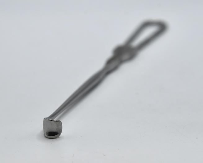 Used V. Mueller NL1003 Cushing Retractor, Straight, Plain Edge, 8-3/4in Length