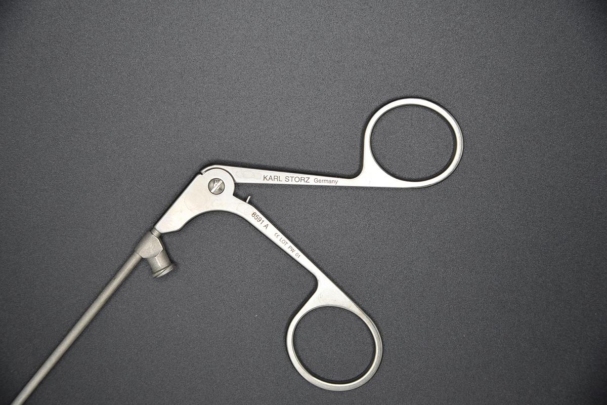Used KARL STORZ 23CM KLEINSASSER 2MM ROUND CUP FORCEPS 8591A, SPOON FORCEPS