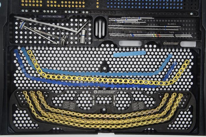 Used SYNTHES ,AMDIBLE 2.0MM MADIBLE LOCKING PLATE INSTRUMENT SET 