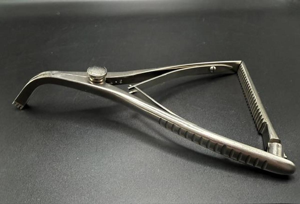 Used Avalign VM84-2136 Inge Lamina Spreader Surgical Retractor