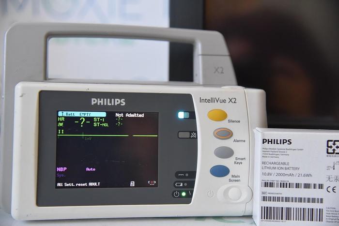 Used PHILIPS INTELLIVUE MX800 WITH INTELLIVUE X2 PATIENT MONITOR MODULE