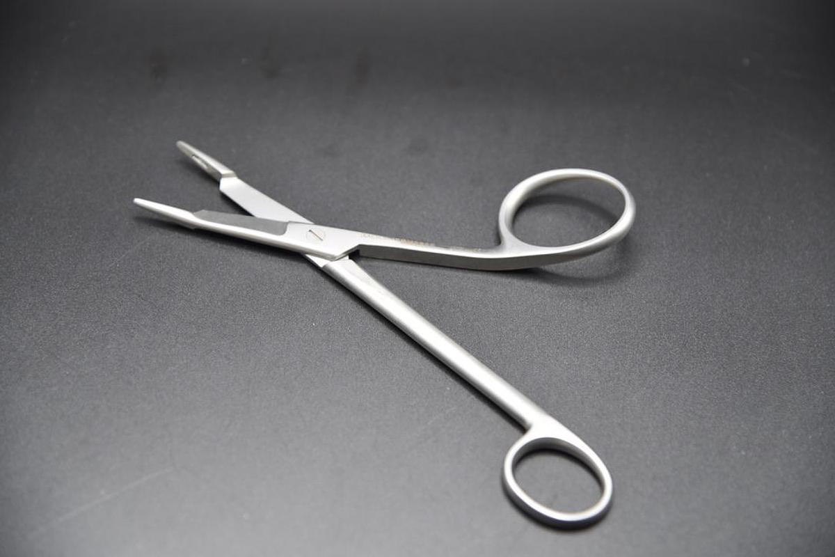 Used AESCULAP BM299R GILLIES NEEDLE HOLDER, SCISSORS SERRATED 160MM