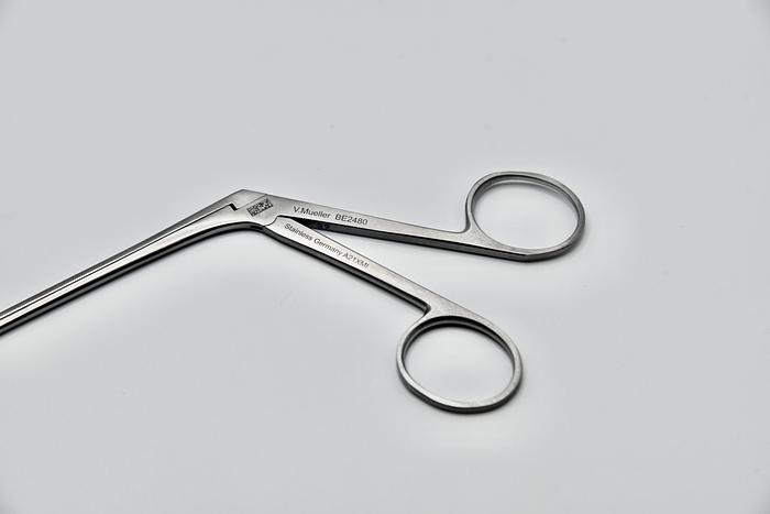Used V. MUELLER BE2480 ALLIGATOR GRASPING FORCEPS DELICATE, GRASP TIP 3 X 8 MM, PASS DIAMETER 4 MM WORKING LENGTH 11" (28CM)
