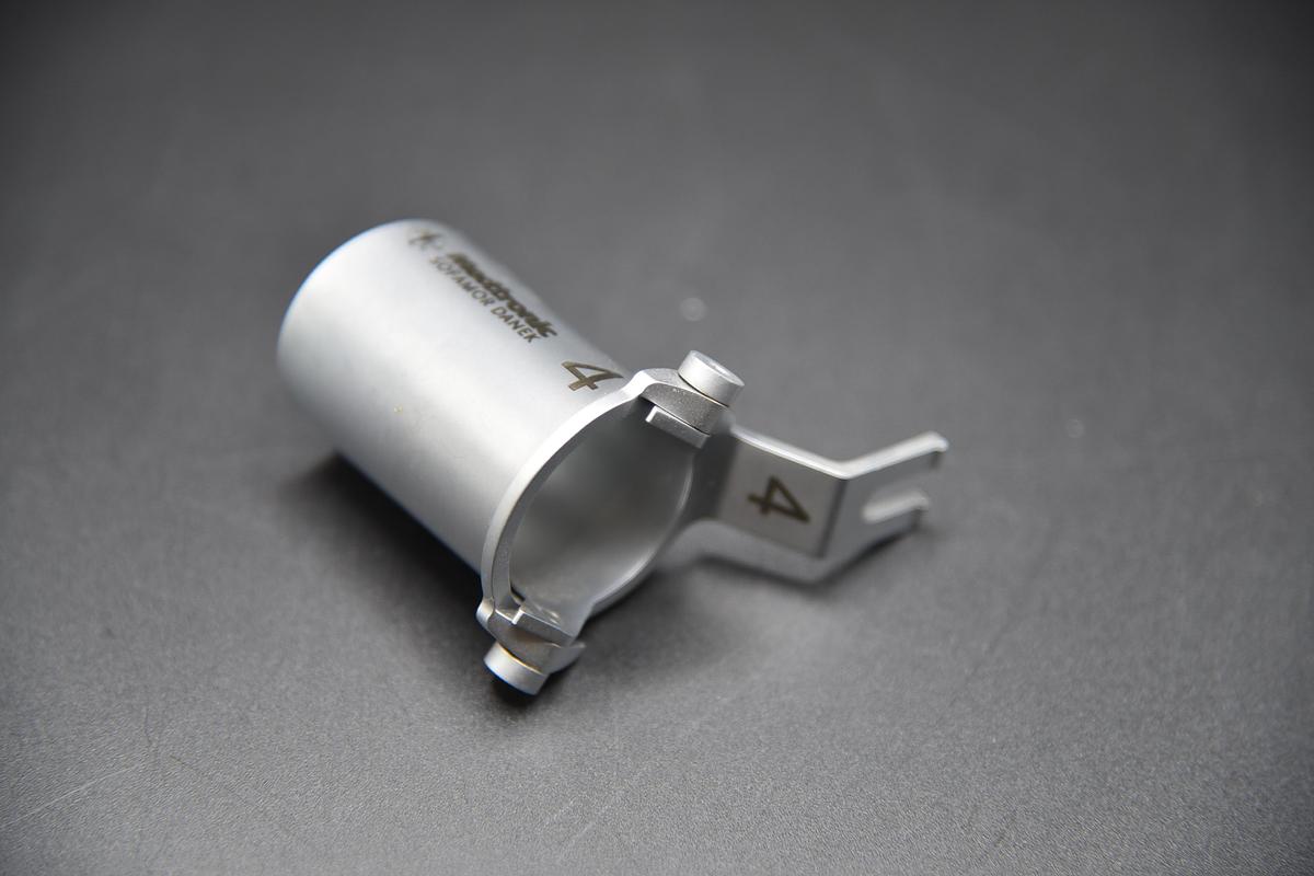 Used MEDTRONIC 9560760 METRx 25mm × 40mm Expanding Retractor Instrument