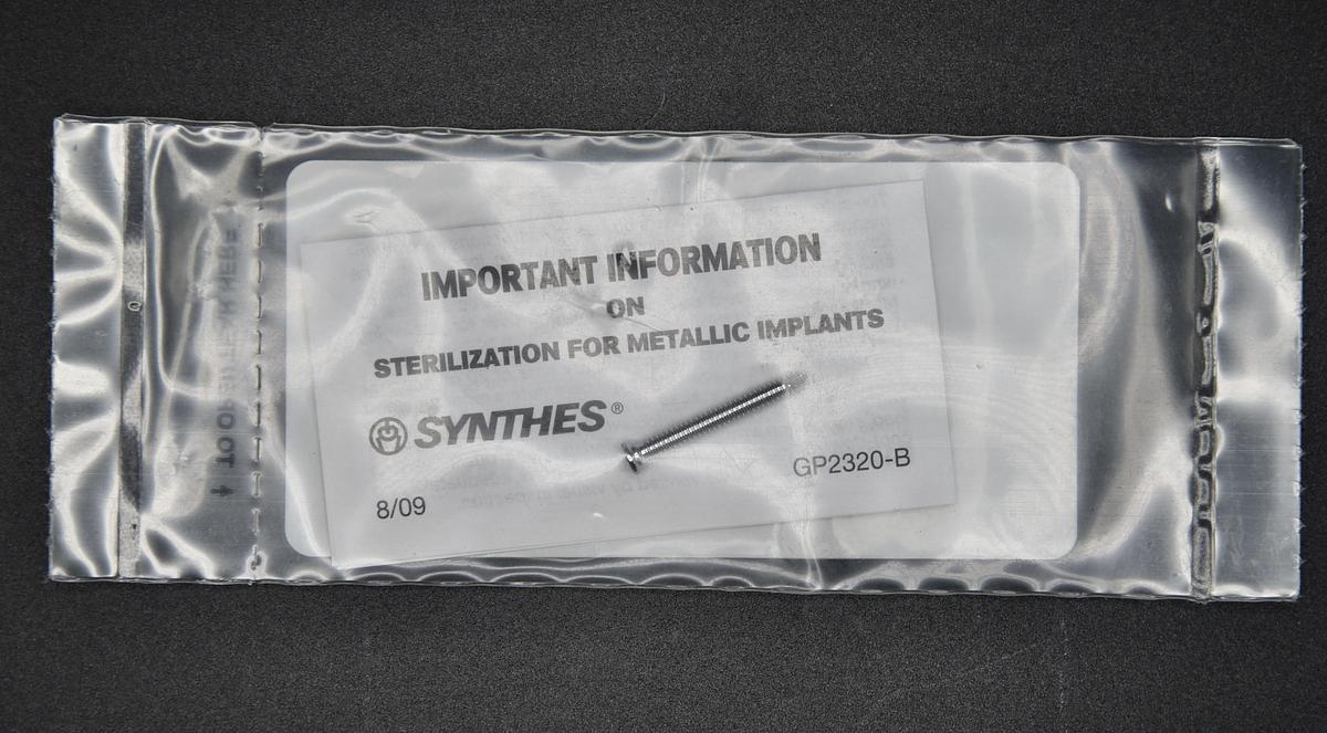 02.118.522: SYNTHES 2.7 mm METAPHYSEAL SCR SLF-TPNG W/T8 STRDRV RECESS/22MM