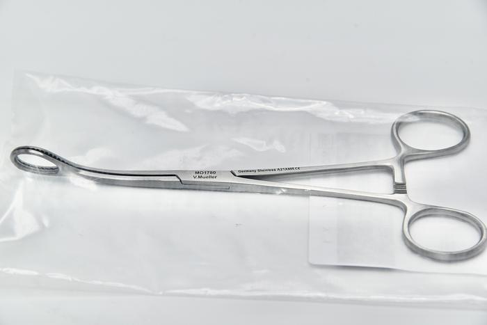 V. MUELLER M01780 BALLENGER SPONGE HOLDING FORCEPS CURVED, SERRATED LOOP JAWS OVERALL LENGTH 7" (17.8CM)