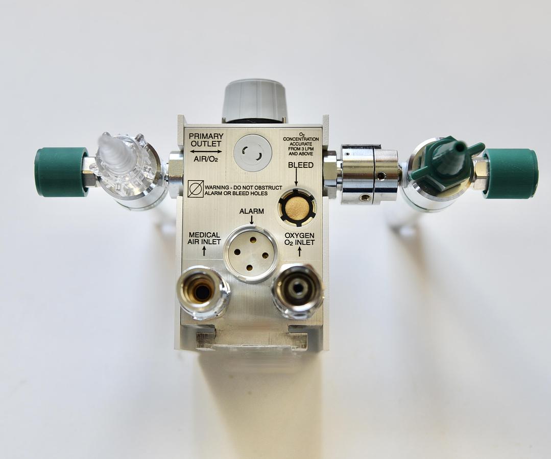 Used Bio-Med Devices 2003FF15B Air/Oxygen Blender Low Flow with Flowmeters