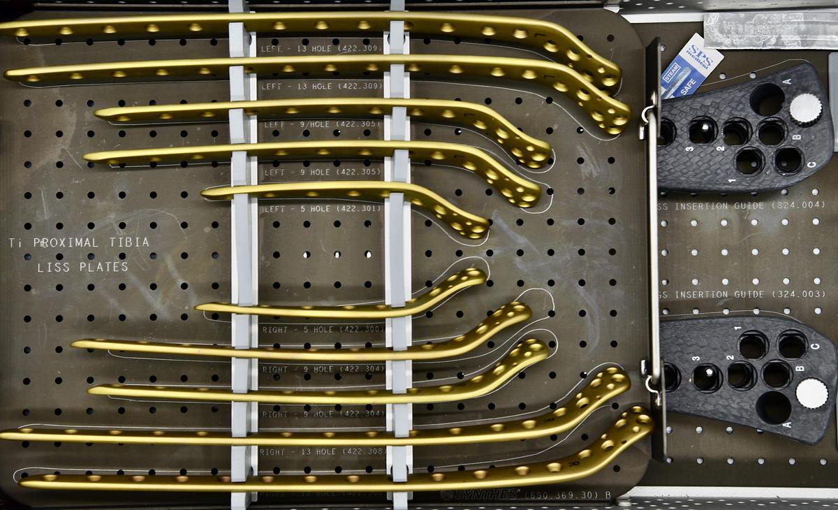 Used SYNTHES LESS INVASIVE STABILIZATION SYSTEM (LISS) TIBIAL PLATES