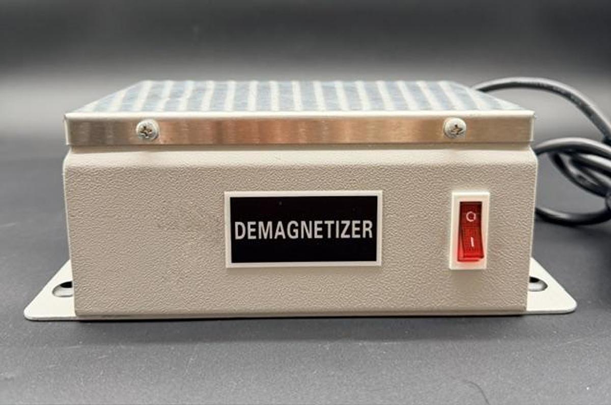 Used Value Collection 7" x 3-1/2" , Demagnetizer 09180019