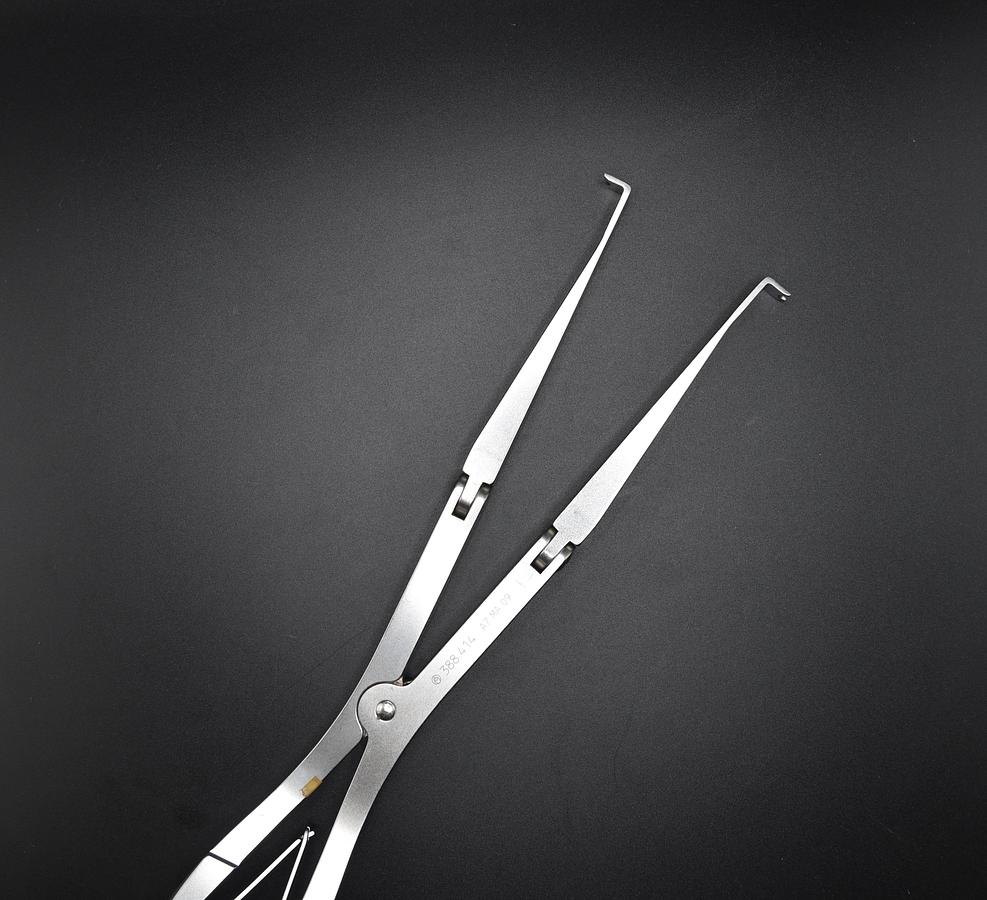 Used SYNTHES 388.414 CURVED DISTRACTOR