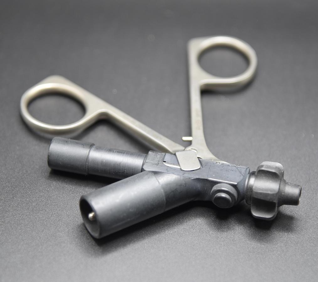 Used Karl Storz 38121 Robi Standart Ring Handle