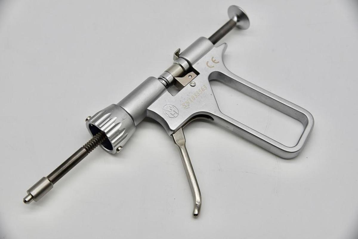 Used Henke-Ject Pressure Syringe