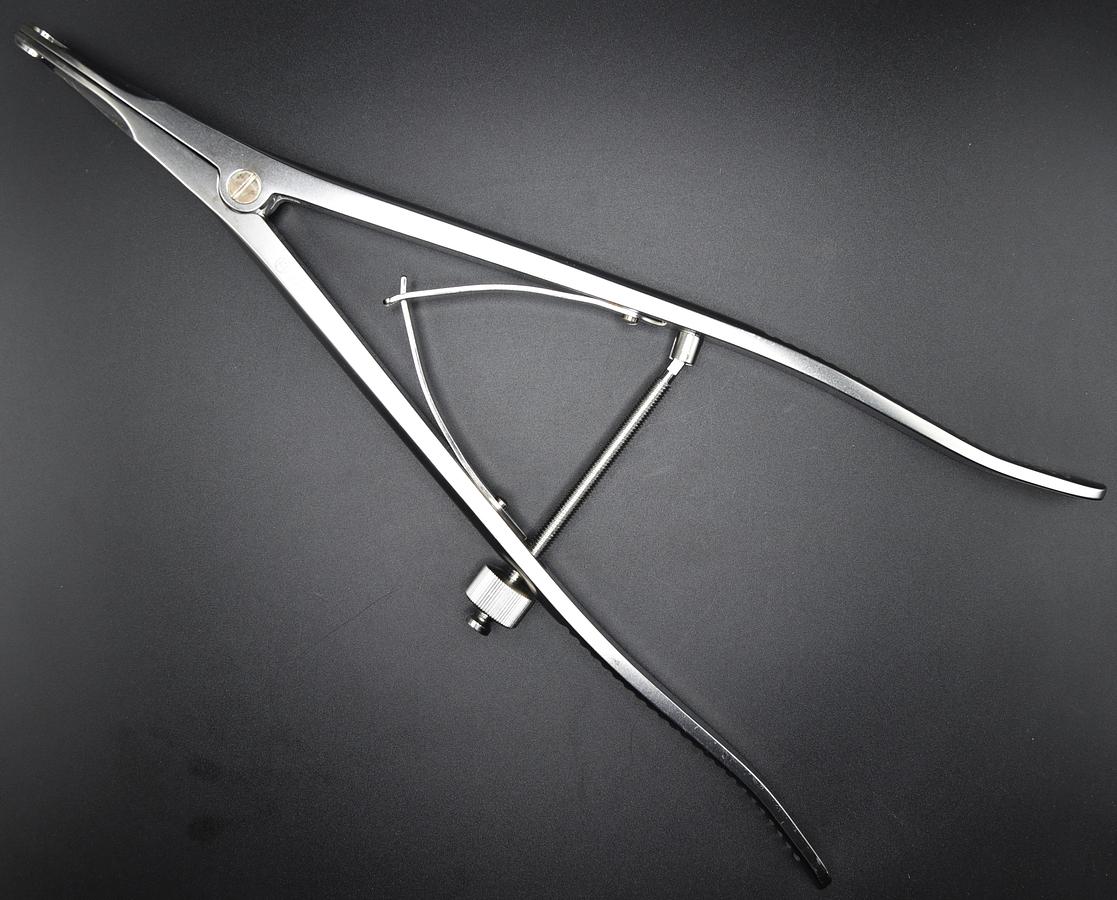 Used SYNTHES 388.410 SPREADER GRASPERS