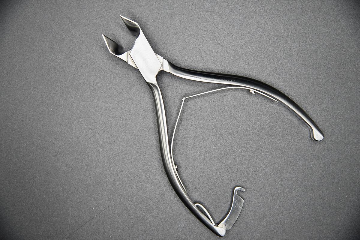 Used  Medline MDS7433114 Konig Double Spring with Catch Nail Nipper