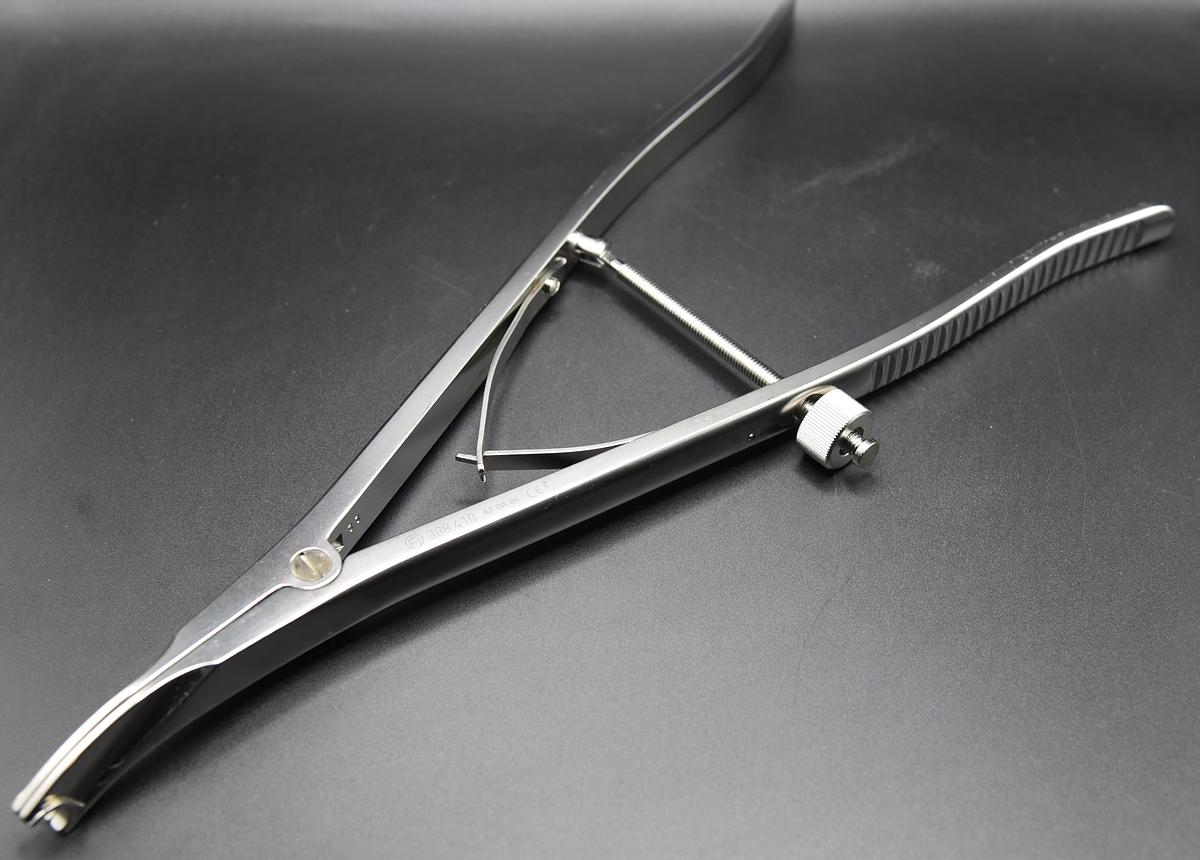 Used SYNTHES 388.410 SPREADER GRASPERS