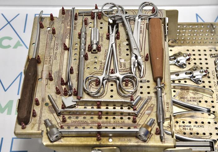 Used Synthes Small Fragment Instrument And Implant Set With Self-Tapping Screws LC-DCP 145.455