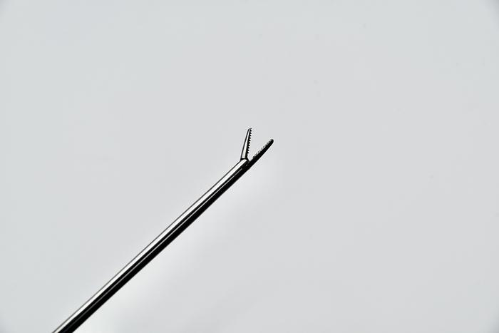 Used V. MUELLER BE2480 ALLIGATOR GRASPING FORCEPS DELICATE, GRASP TIP 3 X 8 MM, PASS DIAMETER 4 MM WORKING LENGTH 11" (28CM)