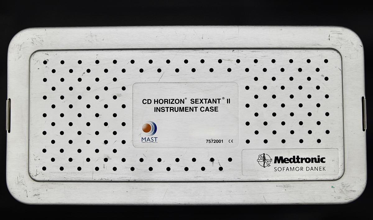 MEDTRONIC 7572001 SOFAMOR DANEK CD HORIZON SEXTANT II INSTRUMENT CASE WITH LID AND INSERTS