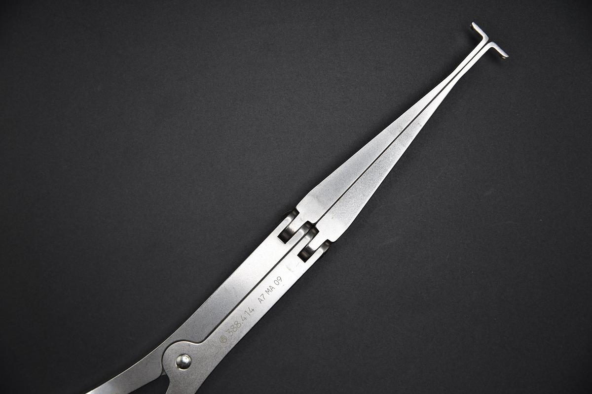 Used SYNTHES 388.414 CURVED DISTRACTOR