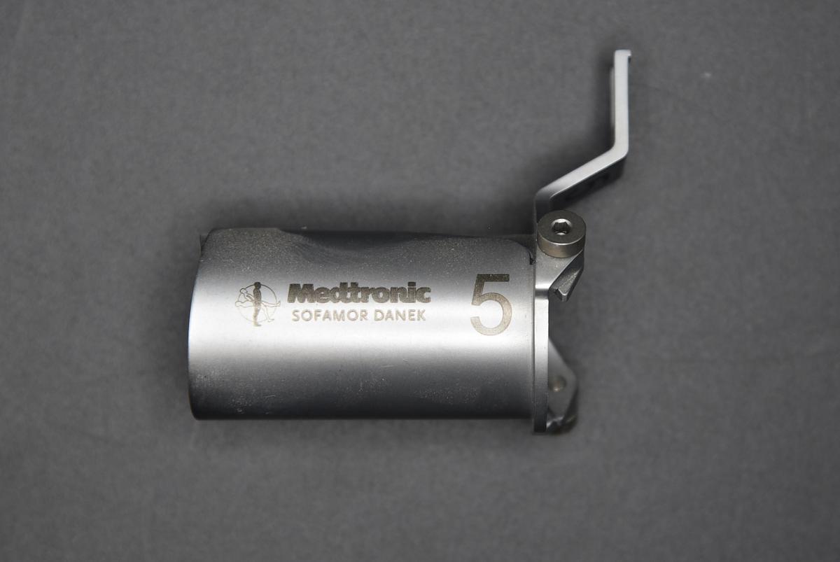 Used MEDTRONIC 9560758 METRx 25mm × 50mm Expanding Retractor Instrument