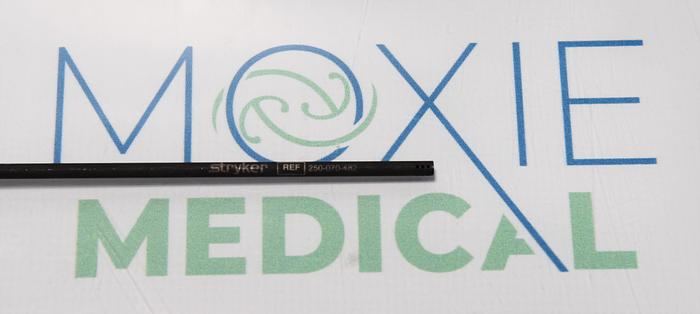 Used STRYKER 250-070-482 5.0 mm x 28 cm Regular Tip (Vented), Non-Reflective Finish, Reposable