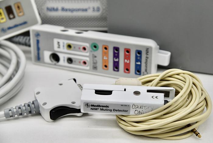 Used Medtronic NIM Response 3.0 with Cables and Accessories Reference 8253001