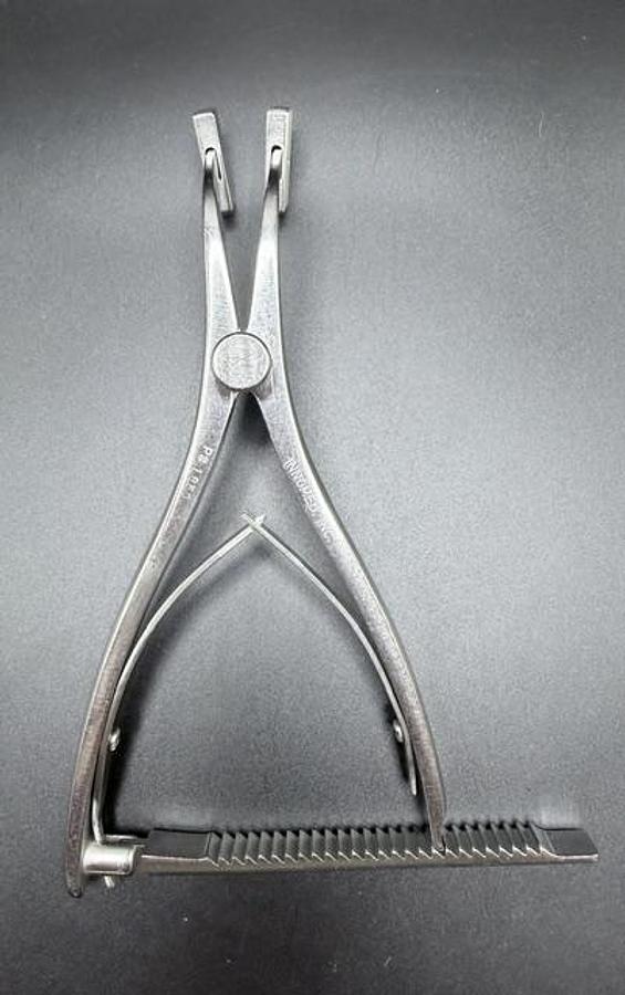 Used INNOMED 1850 Calibrated Femoral Tibial Spreader