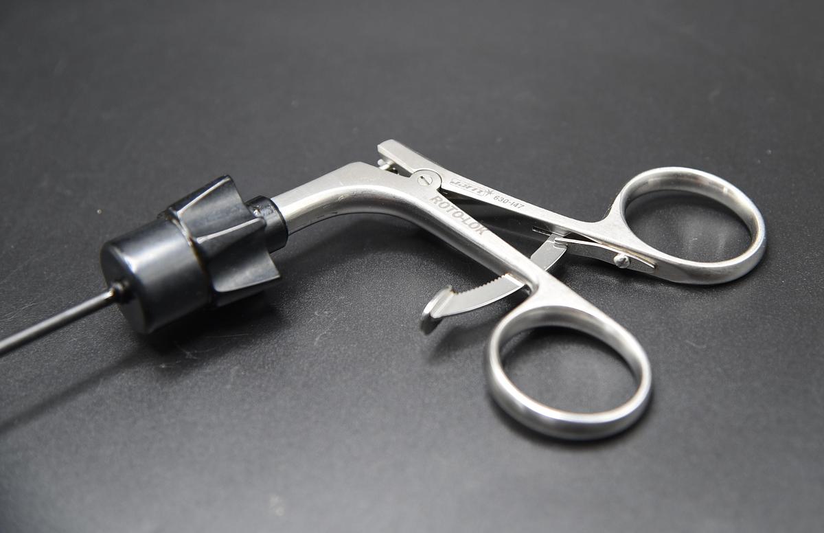 Used INTEGRA LIFESCIENCES PRODUCTION CORPORATION 630147 Babcock Forceps