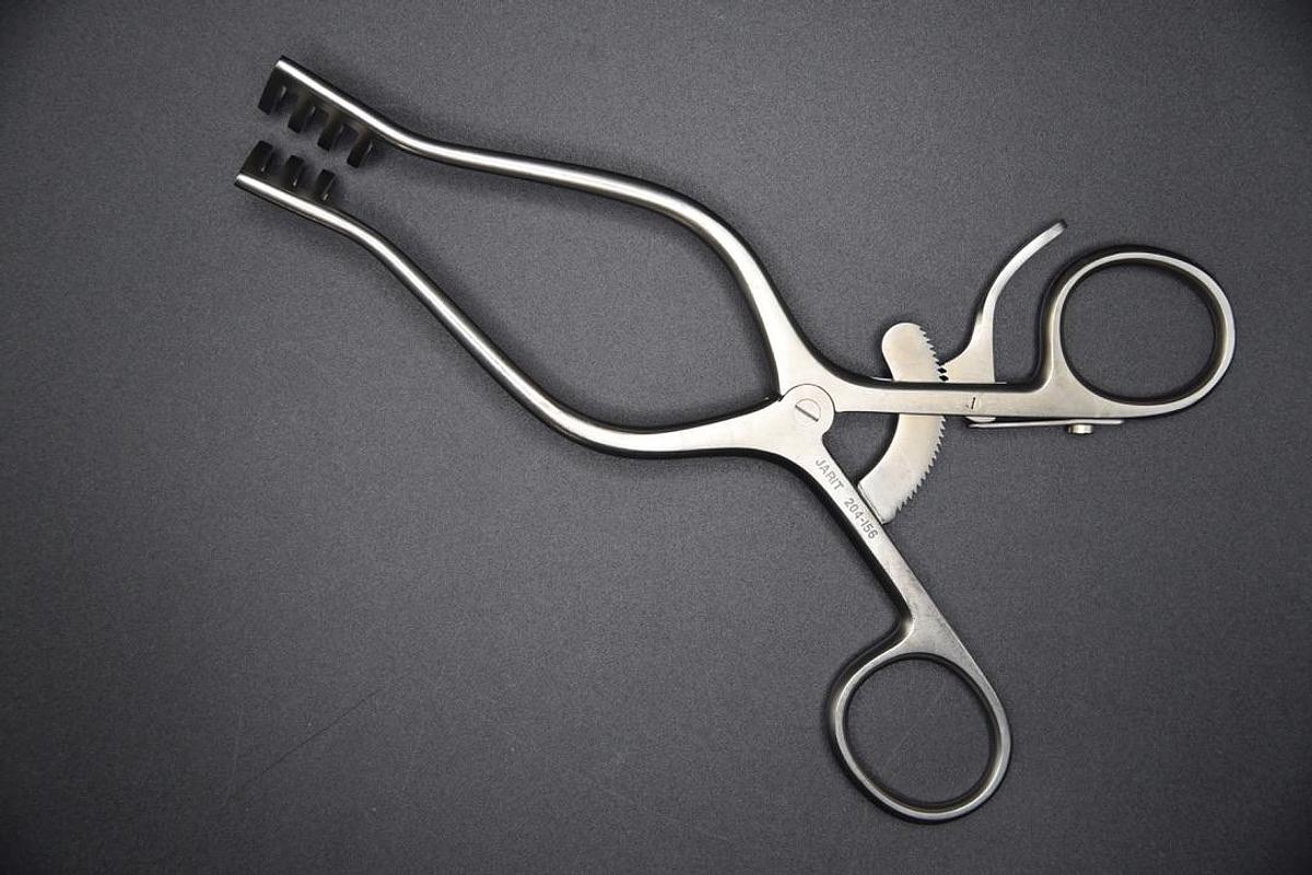 Used Jarit 204-156 Weitlaner Retractor, 6-1/2" Length, 3x4 Prongs