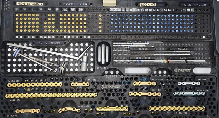 Used SYNTHES ,AMDIBLE 2.0MM MADIBLE LOCKING PLATE INSTRUMENT SET 