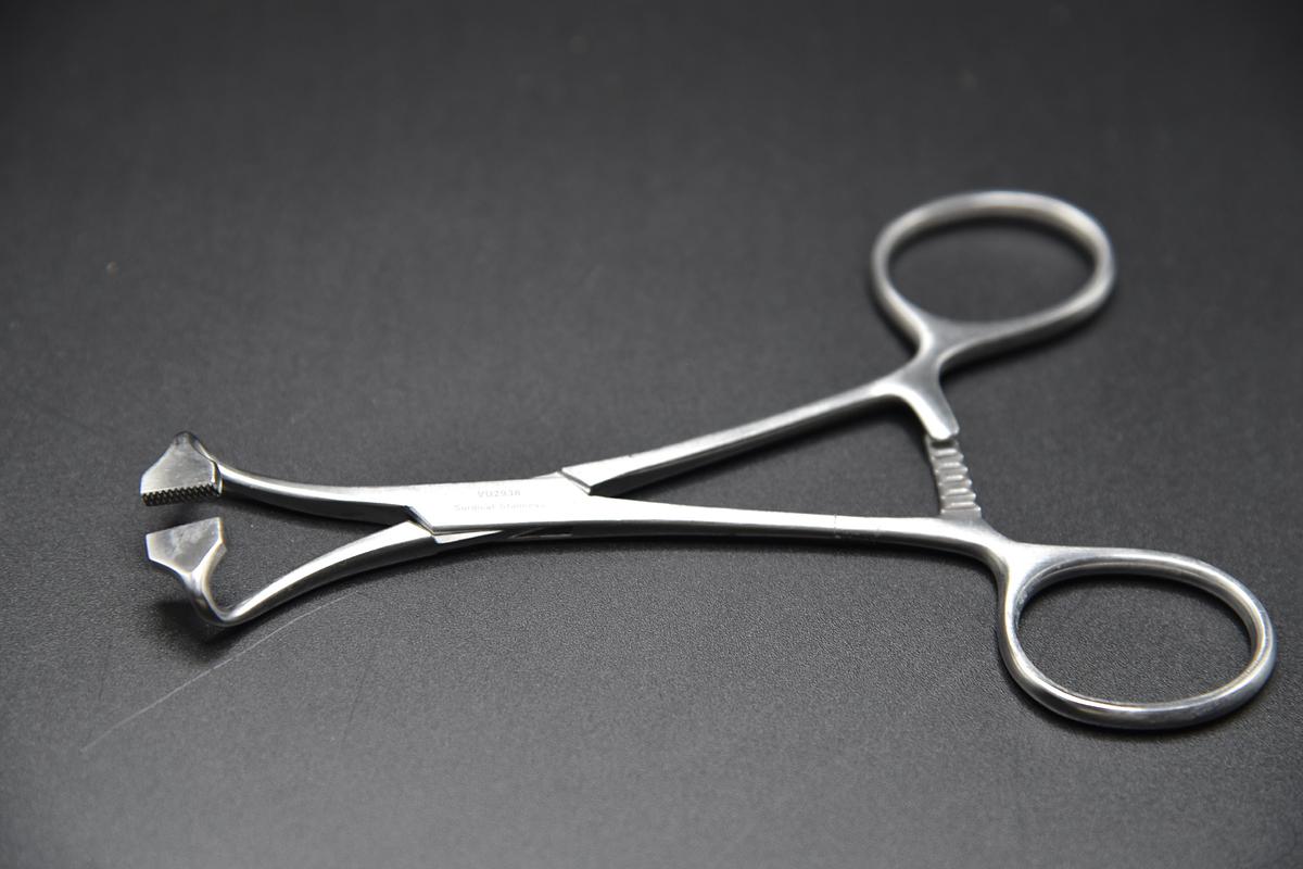 Used V. Mueller VU2936 Non-Perforating Towel Forceps