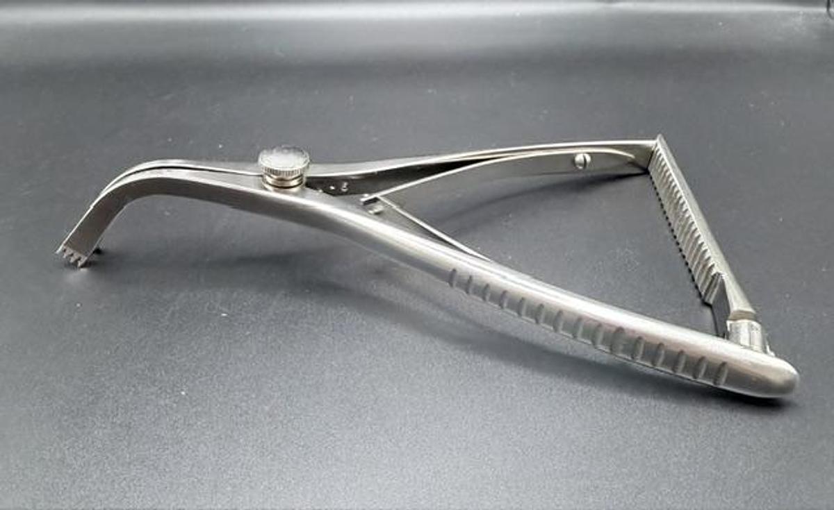 Used STERIS CORPORATION OS1316 Self-Retaining Surgical Retractor