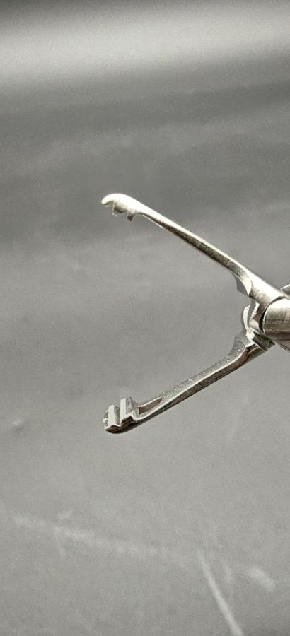 Used INTEGRA LIFESCIENCES PRODUCTION CORPORATION 625148 Grasping Forceps