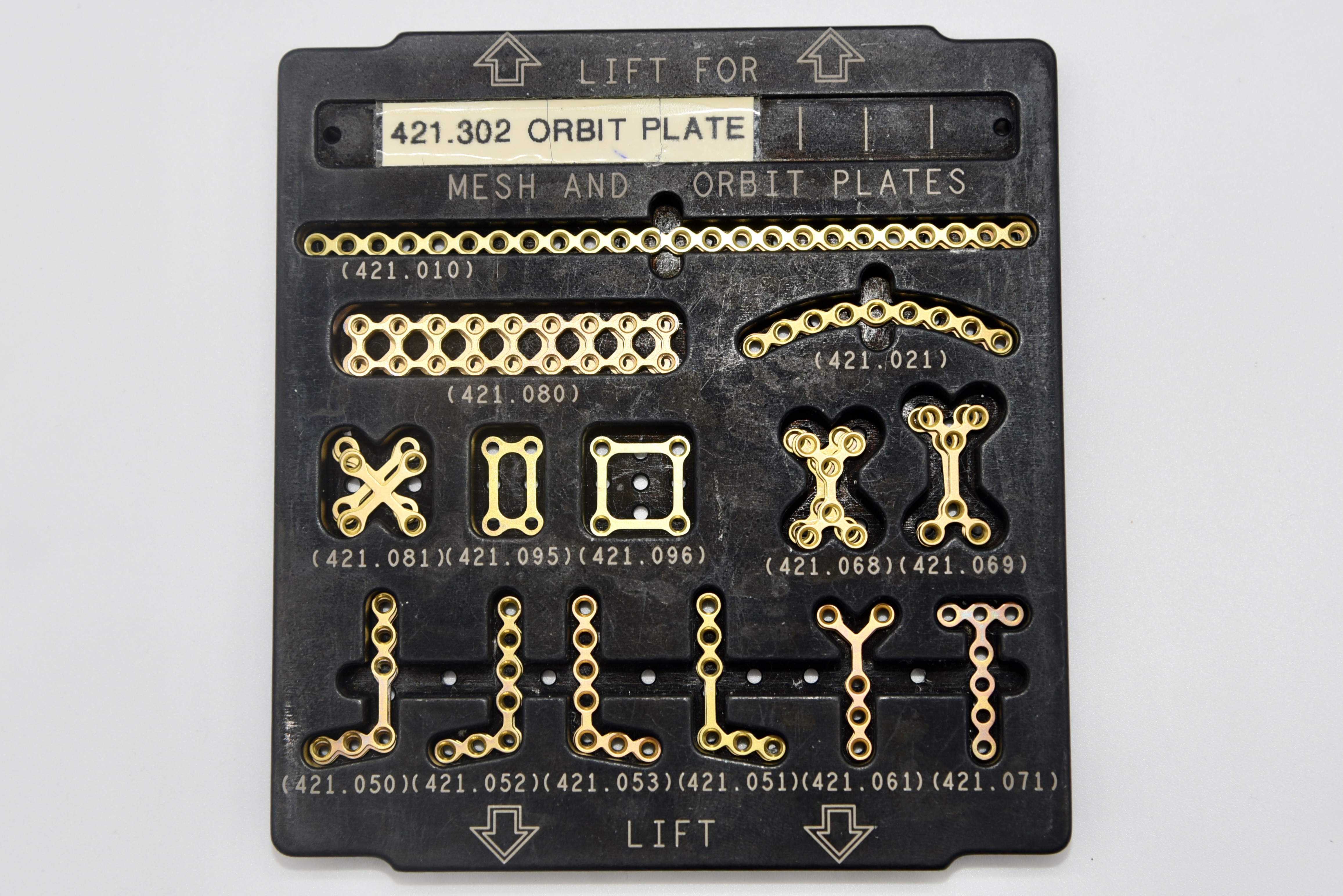 Used SYNTHES CRANIOFACIAL 1.3MM PLATING SYSTEM AND LOW PROFILE PLATING SYSTEM INSTRUMENT SET