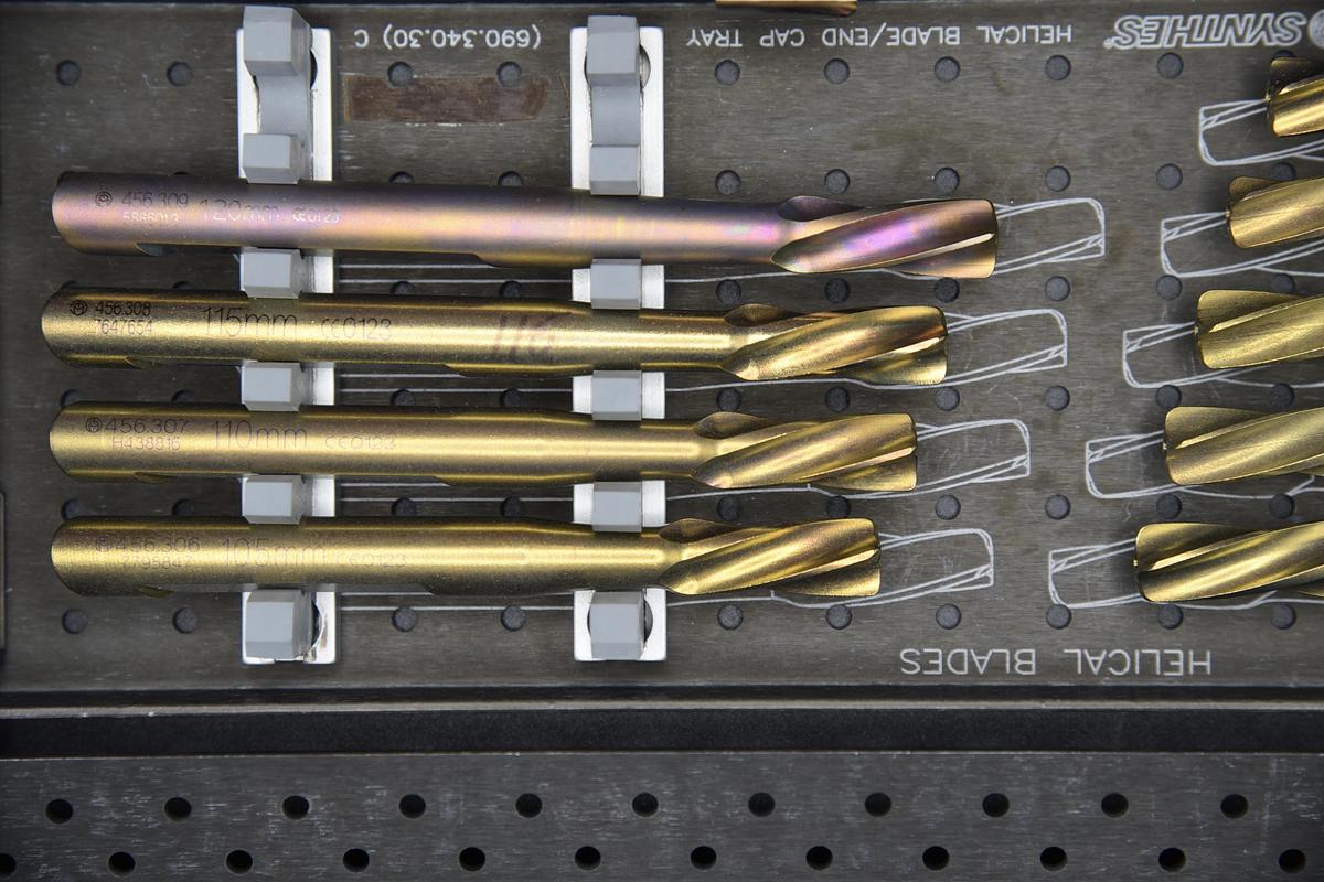Used Synthes 690.340.31 Helical End Cap Tray with Helical Blades