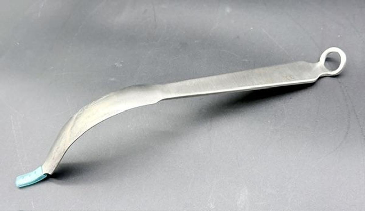 Used Innomed 6450 Single Prong Soft Tissue Retractor